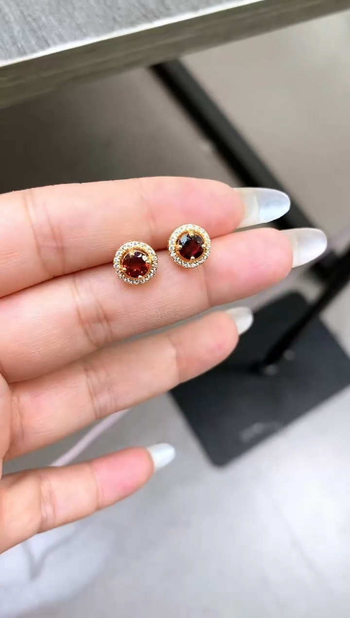 【闪购商品】石榴石耳饰银S925镶嵌天然石榴石耳钉