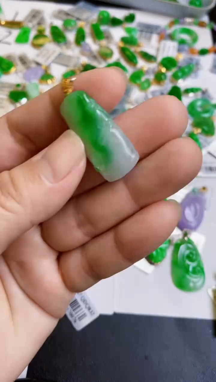 【闪购商品】翡翠颈饰18K金镶嵌竹子