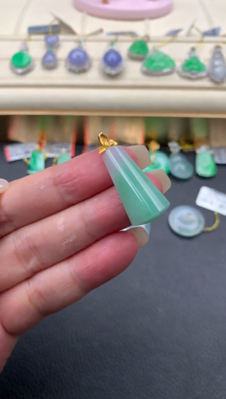 【闪购商品】翡翠颈饰18K金镶嵌Q759       