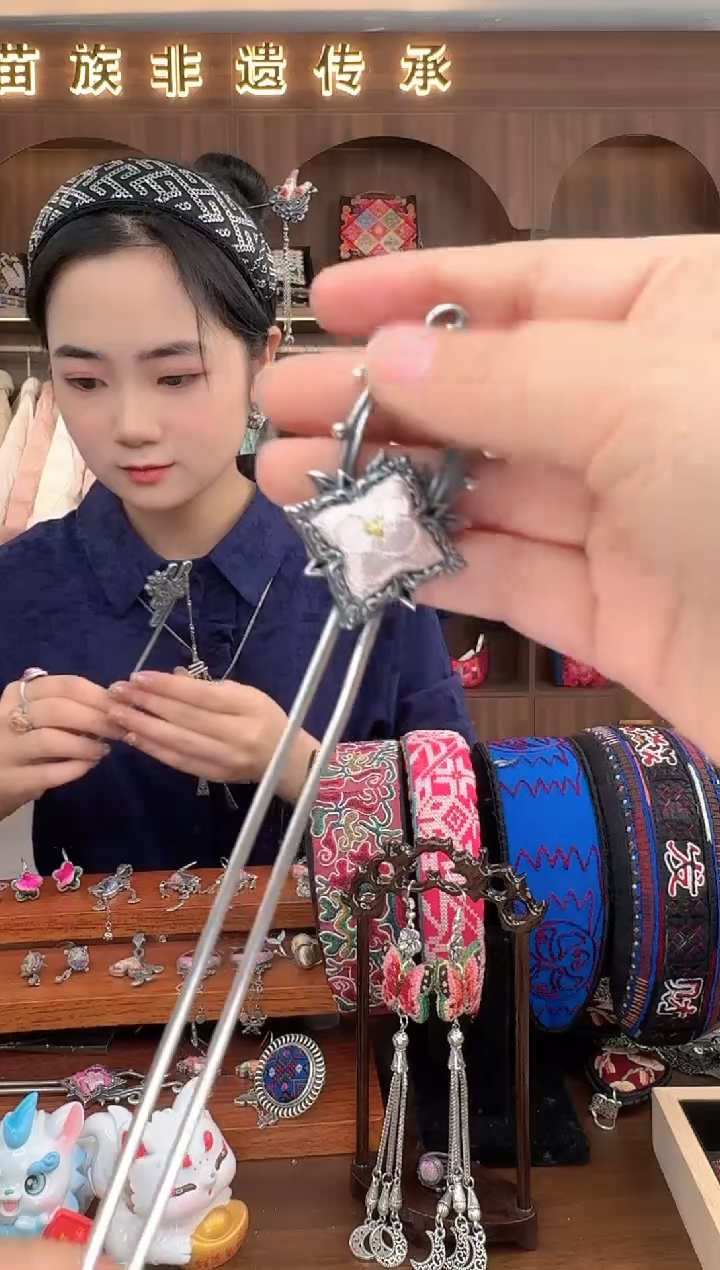 【闪购商品】织绣扶光苗绣传承228