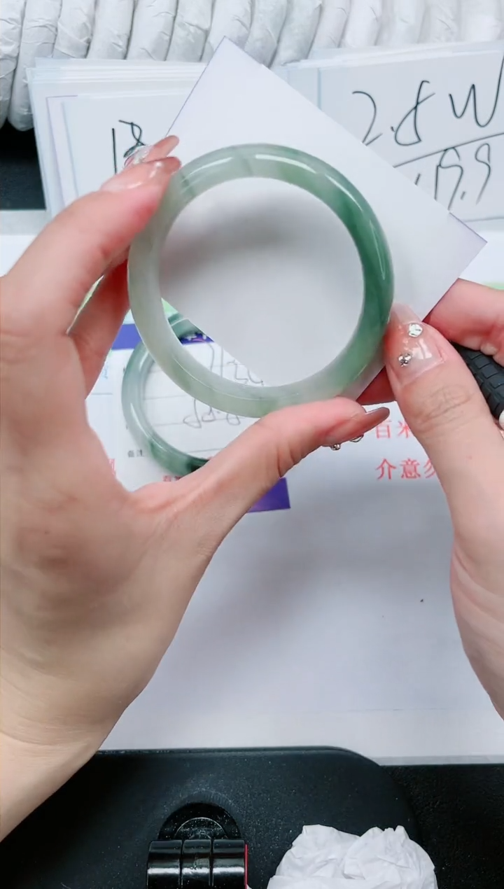 【闪购商品】石英质玉手镯未镶嵌272