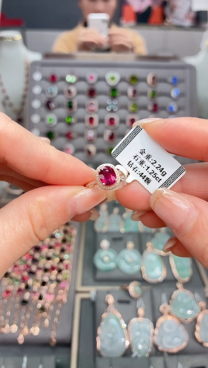 18K金镶嵌戒指碧玺1.25    