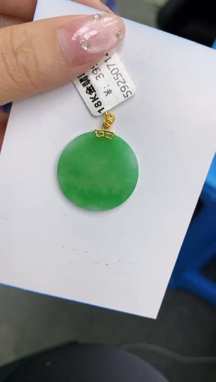 翡翠18K金镶嵌颈饰11111111111