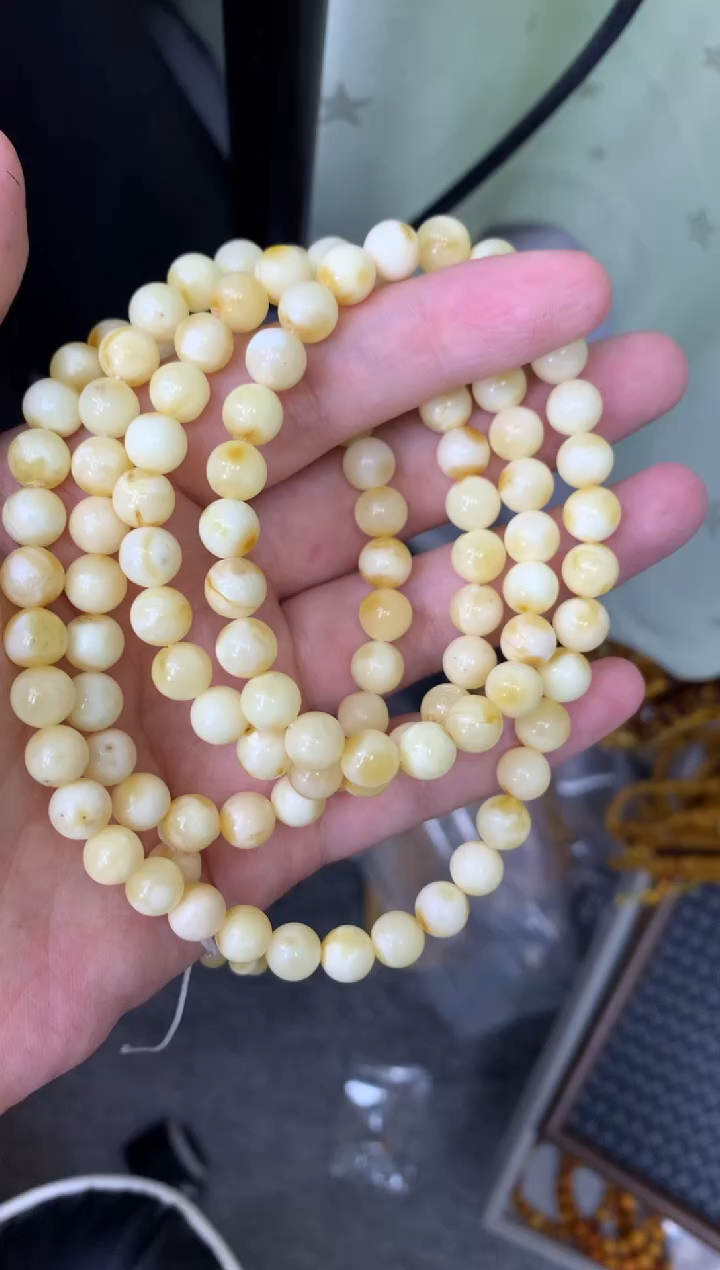 蜜蜡未镶嵌珠宝奇石116