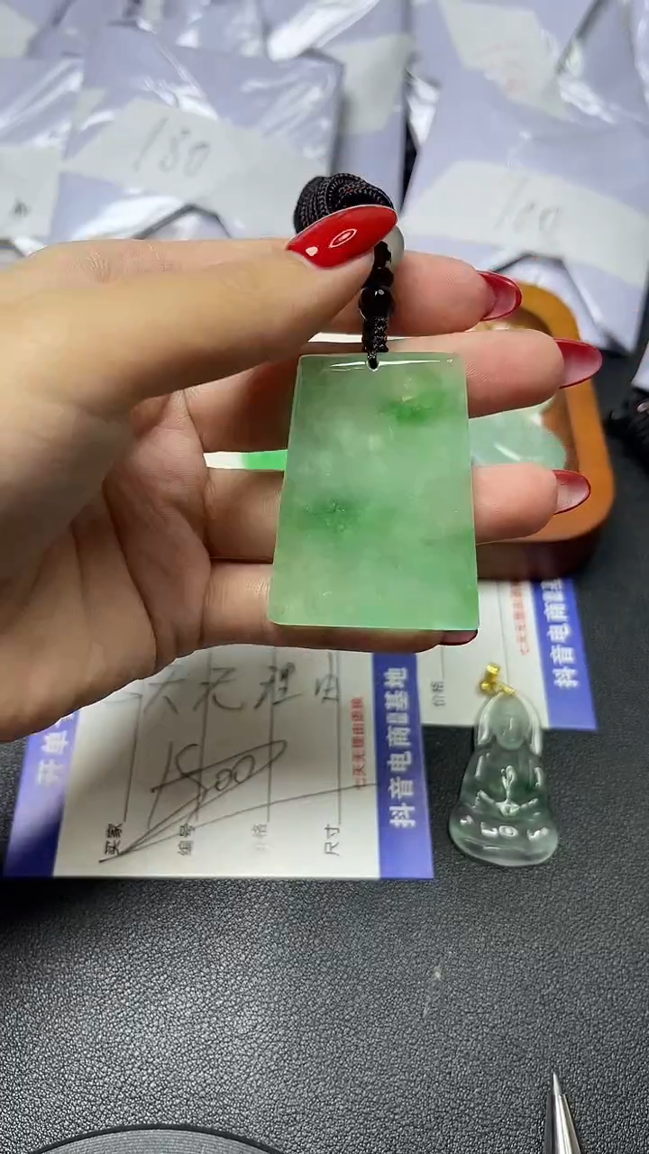 翡翠未镶嵌颈饰料裴翠时尚女士精品吊坠