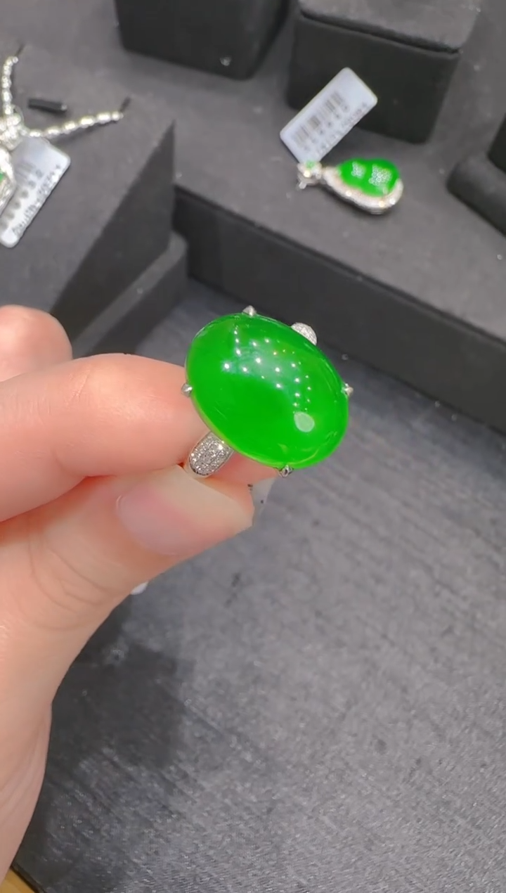 【闪购商品】翡翠戒指18K金镶嵌天然翡翠A货
