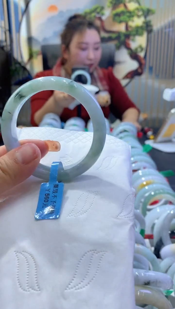 【闪购商品】翡翠手镯未镶嵌多人02578