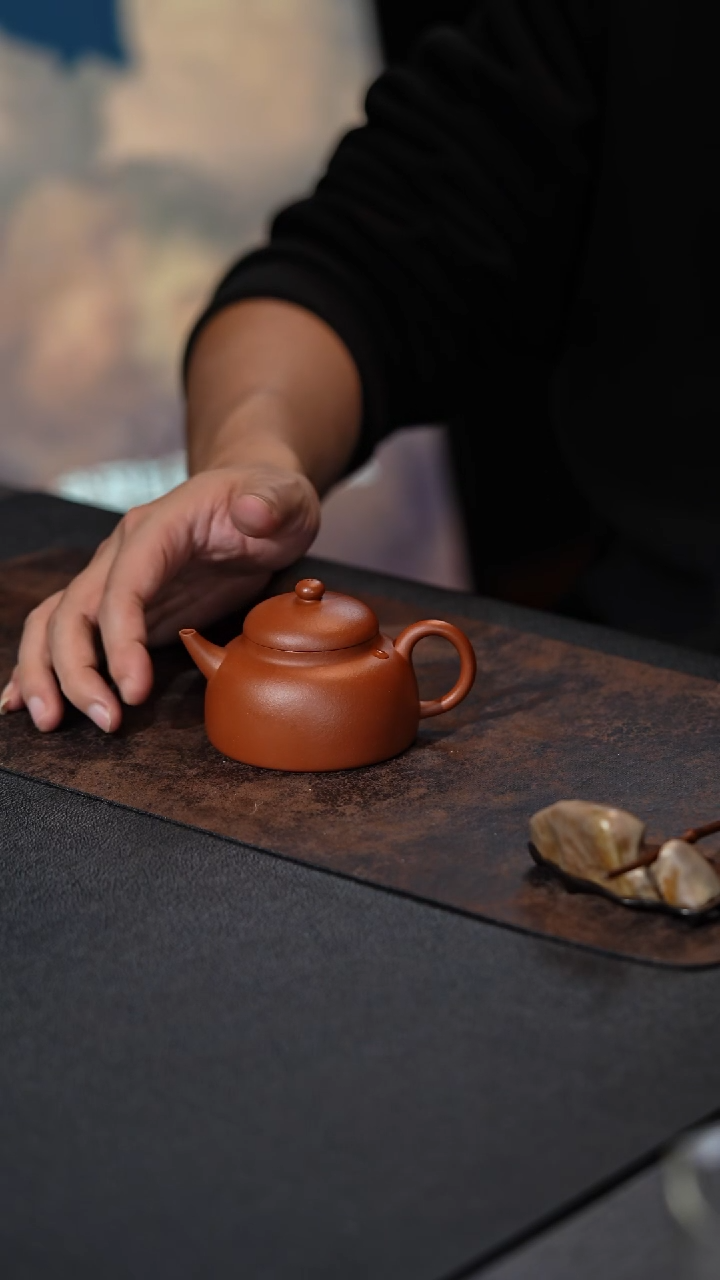 【闪购商品】紫砂茶壶若盂  朱泥  王赛制作 140cc