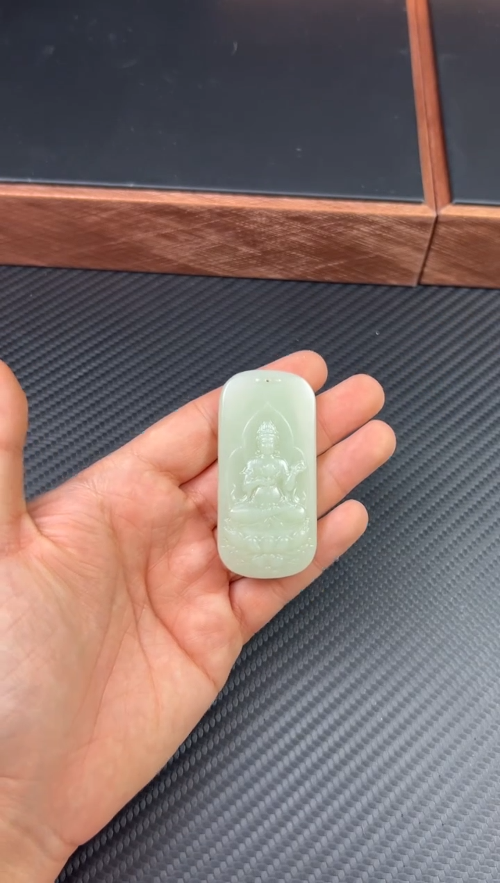 【闪购商品】和田玉吊坠(赠链)未镶嵌且末微色差迪克兰二细