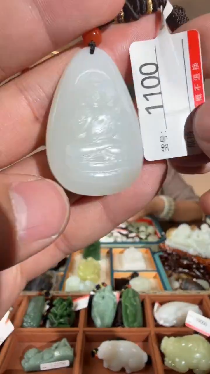 颈饰未镶嵌和田玉马