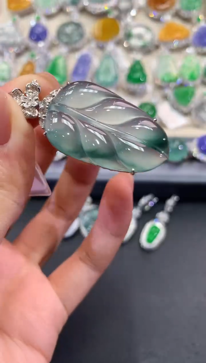 【闪购商品】翡翠吊坠(不含链)18K金镶嵌w64