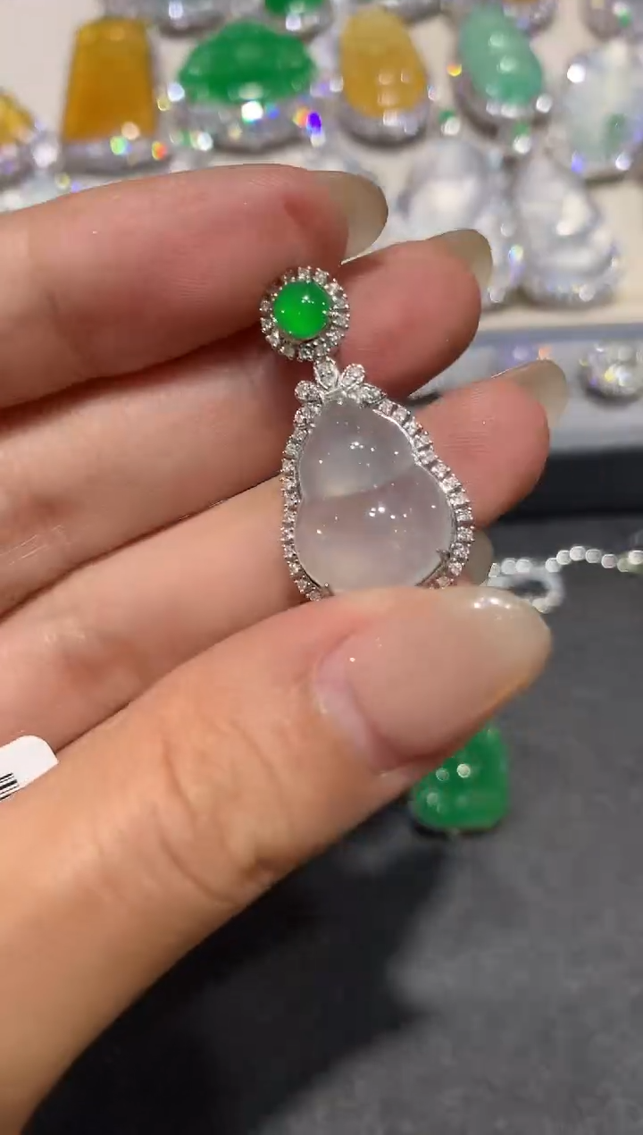 【闪购商品】翡翠吊坠(不含链)18K金镶嵌q388   