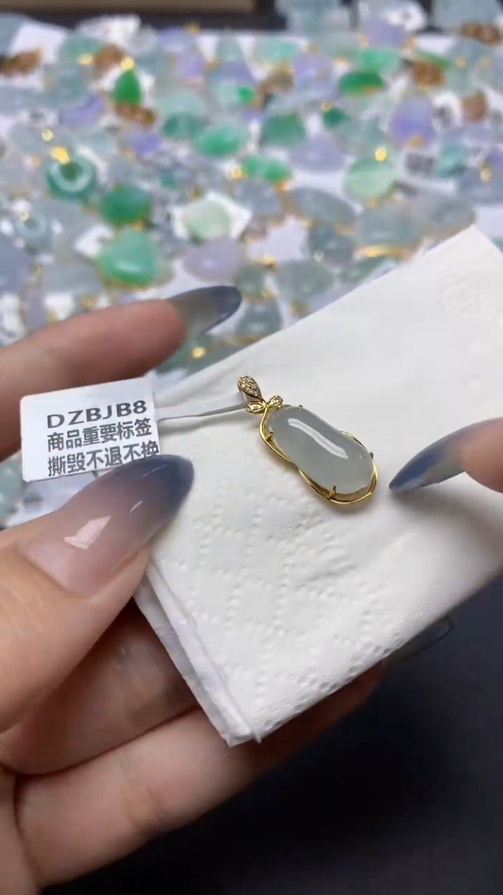 翡翠18K金镶嵌颈饰天然a货翡翠