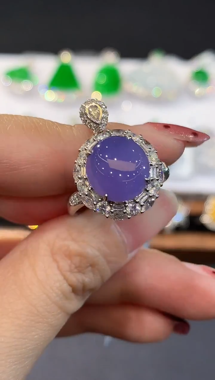 18K金镶嵌戒指翡翠欧***?多样性发其一