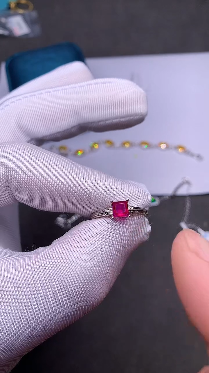 【闪购商品】红宝石戒指银S925镶嵌······