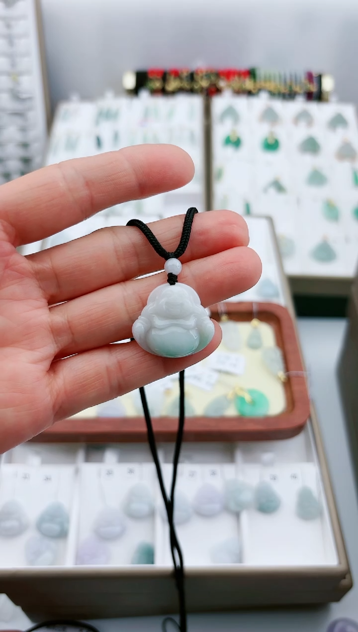 【闪购商品】翡翠颈饰未镶嵌佛公