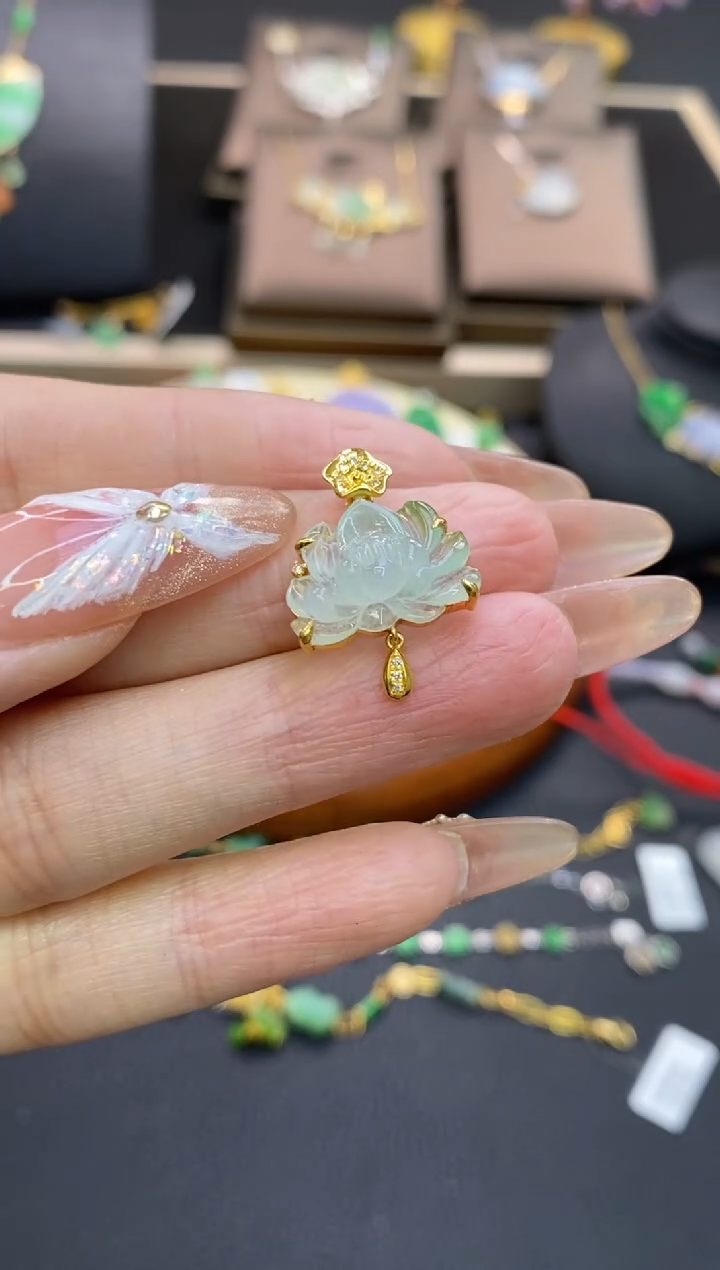 【闪购商品】翡翠颈饰18K金镶嵌净货11842