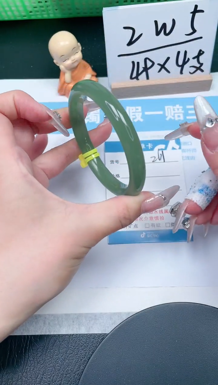 【闪购商品】石英质玉手镯未镶嵌261-60