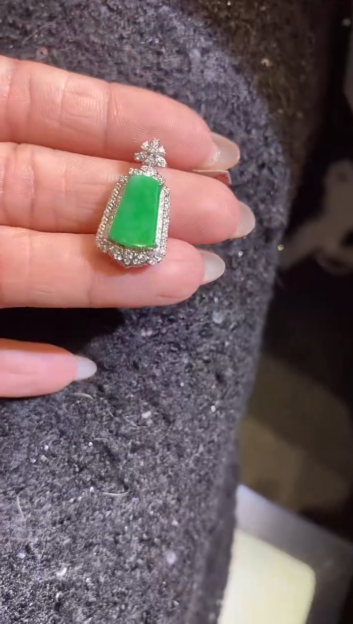 吊坠(不含链)18K金镶嵌翡翠无事牌