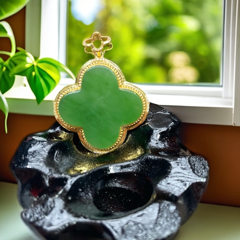 18金镶嵌碧玉四叶草吊坠百搭