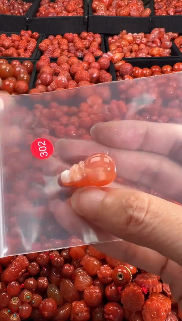 南红玛瑙未镶嵌颈饰1