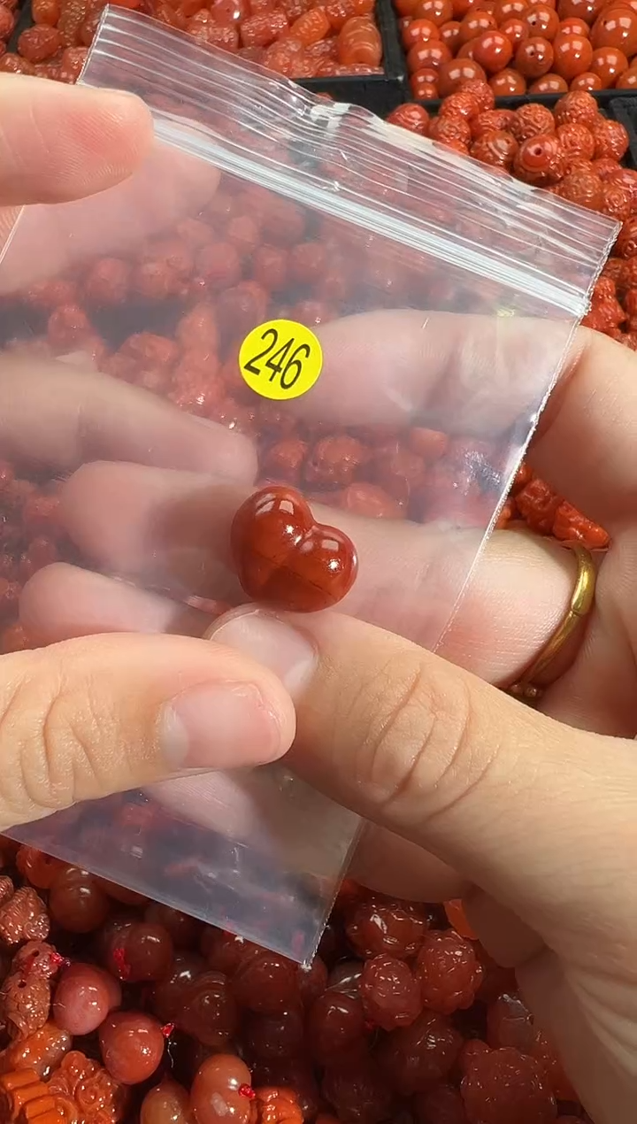 颈饰未镶嵌南红玛瑙1