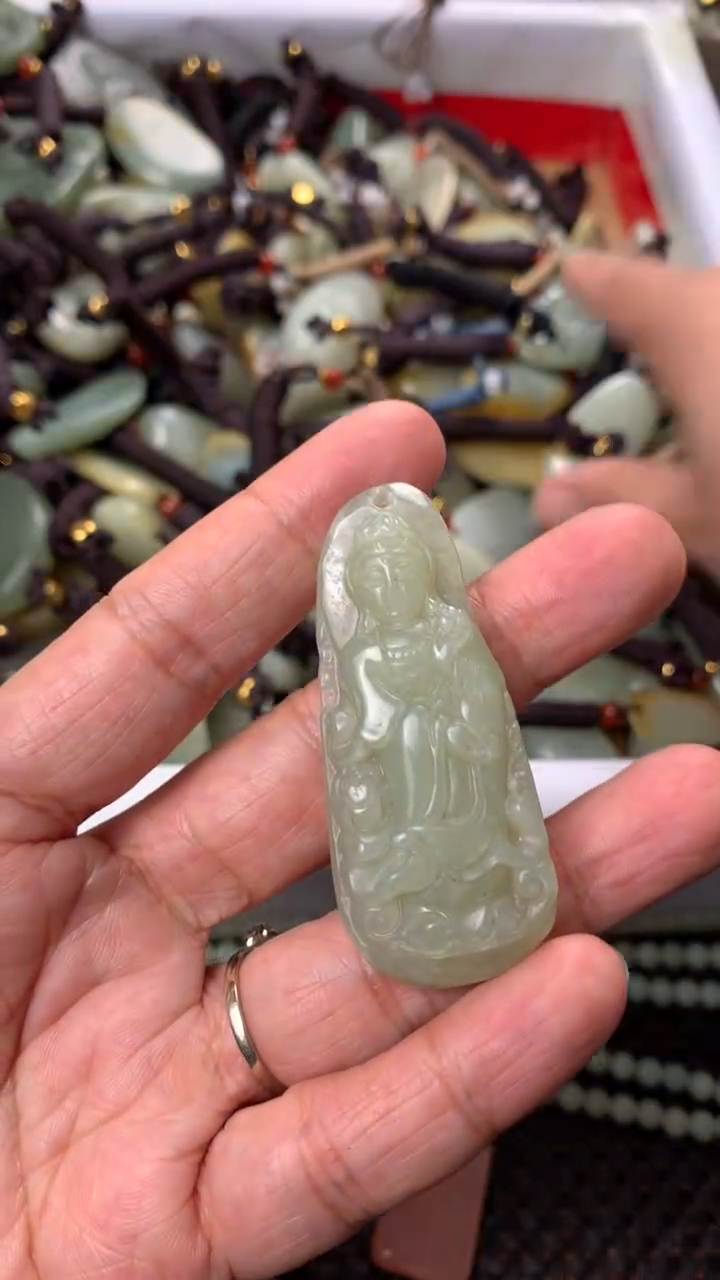 【闪购商品】和田玉颈饰未镶嵌多样性发货没有证书.拍一发一，有瑕