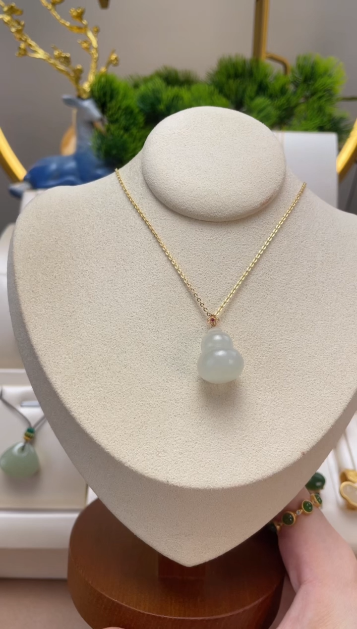 和田玉18K金镶嵌吊坠(不含链)和田玉葫芦吊坠（多样性发其一）