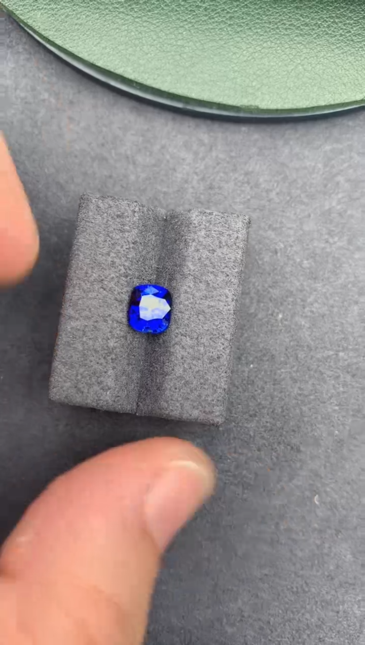 【闪购商品】蓝宝石裸石未镶嵌1.3ct 皇家蓝蓝宝石