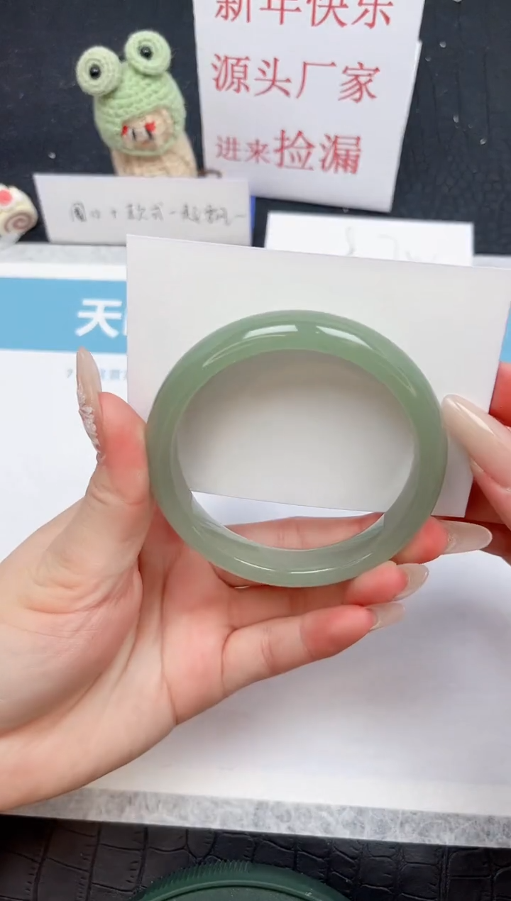 【闪购商品】石英质玉手镯未镶嵌142-58.4