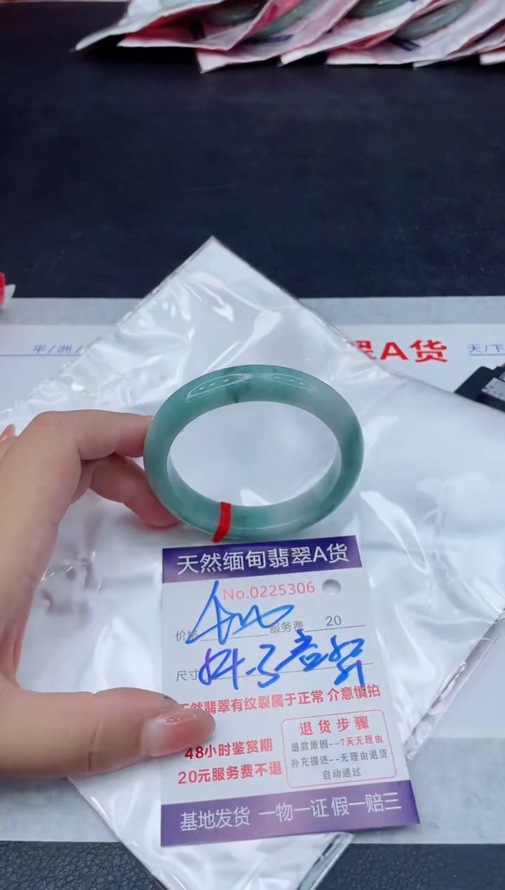 翡翠手镯未镶嵌400.000000