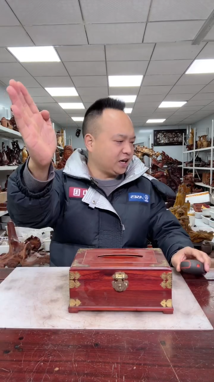 【闪购商品】花梨木类木雕工艺品88888888