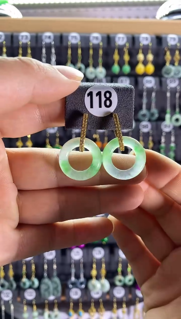 【闪购商品】翡翠耳饰银S925镶嵌118...