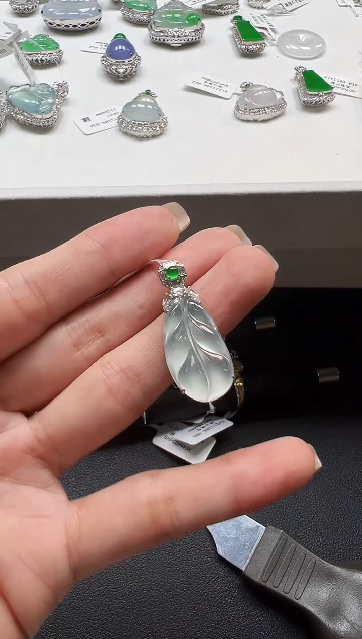 颈饰18K金镶嵌翡翠KYZI1108-079