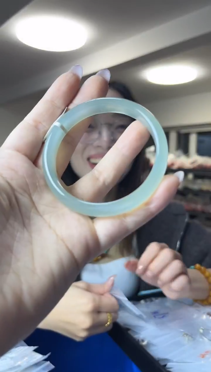 手镯玛瑙/玉髓未镶嵌圈口57**（多样性发一件）