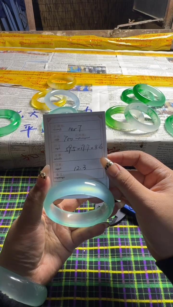 非金属珐琅M****生果敢玉生香手镯甄选
