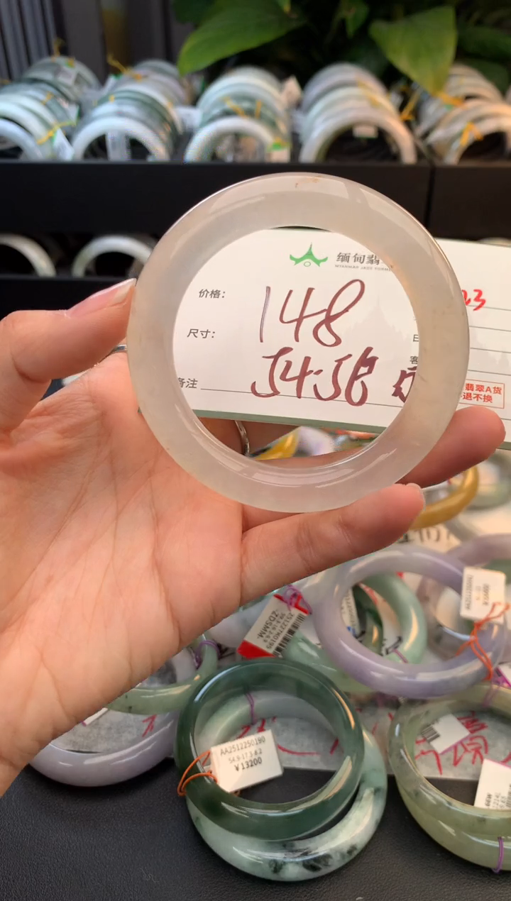 未镶嵌手镯石英质玉爱***。毛货需精细抛光+多样性拍1发1