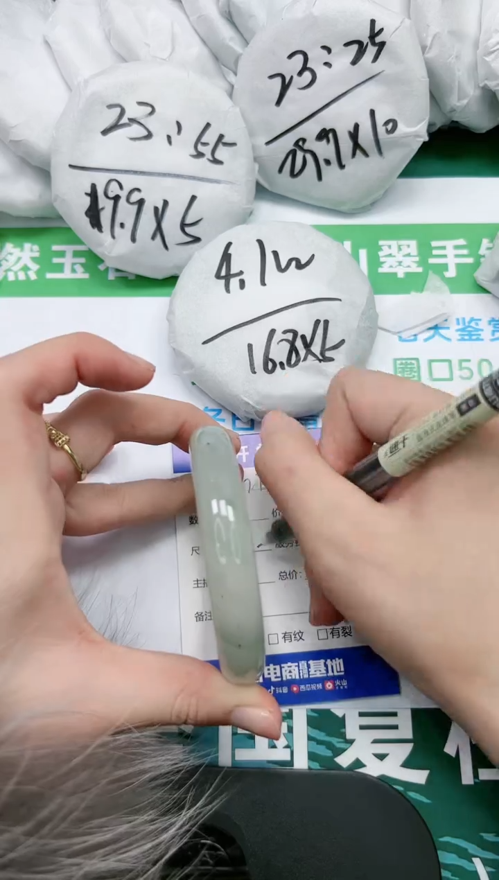 【闪购商品】石英质玉手镯未镶嵌K275-58