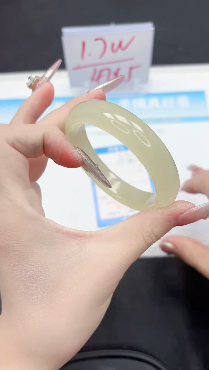 【闪购商品】石英质玉手镯未镶嵌363-54.5