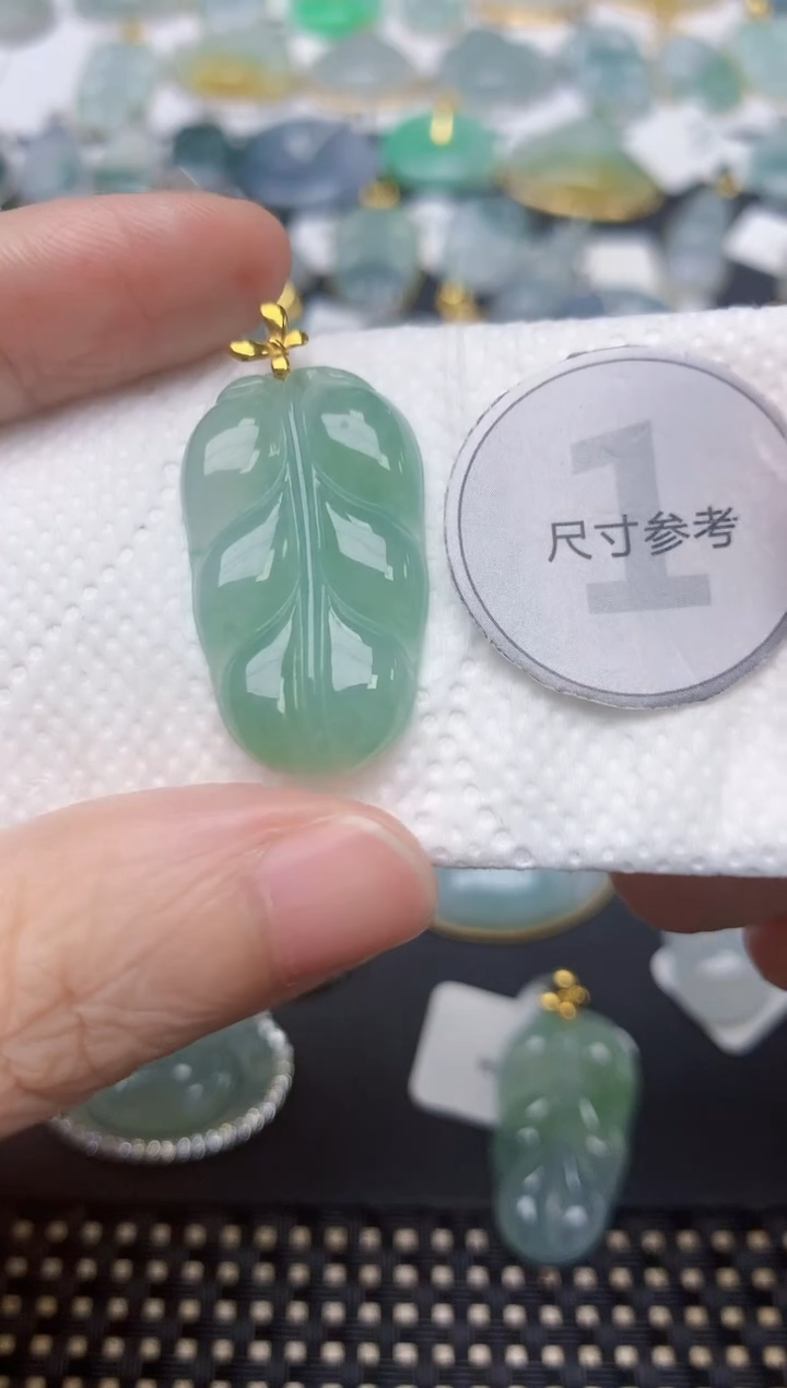 翡翠18K金镶嵌颈饰天然缅甸A货翡翠