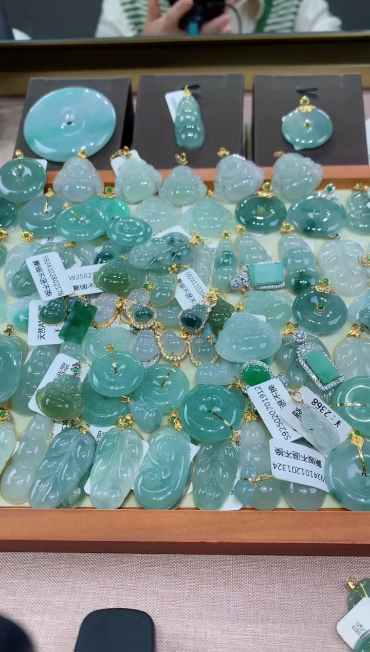 【闪购商品】翡翠颈饰18K金镶嵌天然缅甸翡翠吊坠