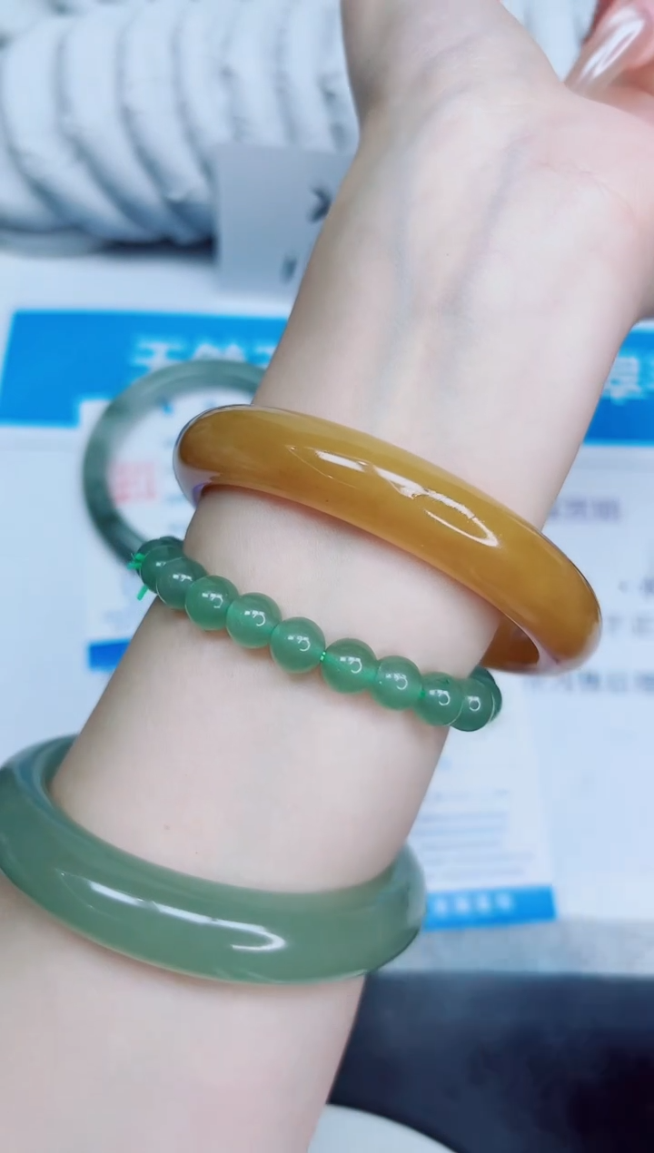 未镶嵌手镯石英质玉117/62.5