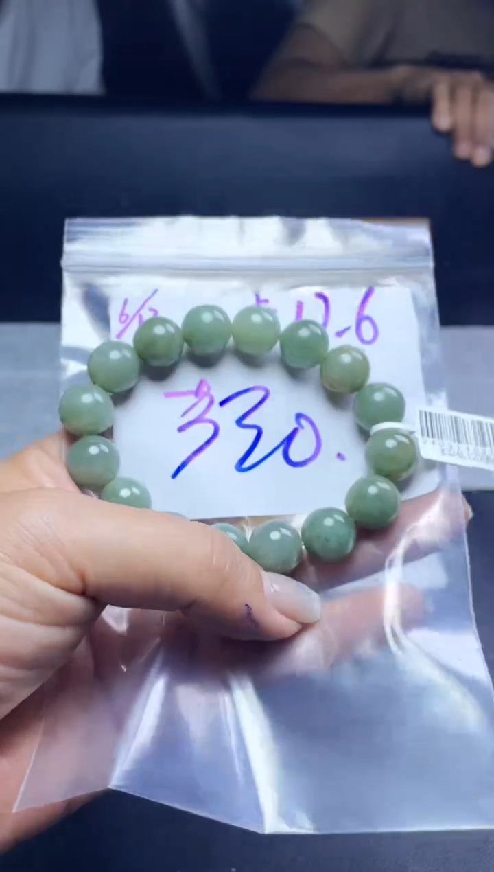 定制翡翠未镶嵌珠串