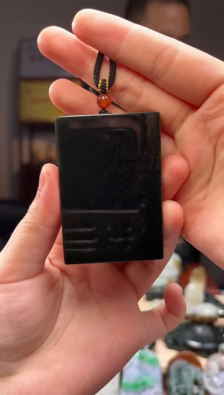 颈饰未镶嵌和田玉吊坠