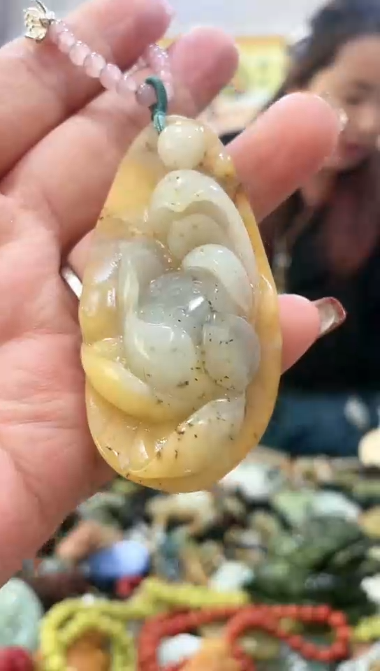 未镶嵌岫玉挂件 