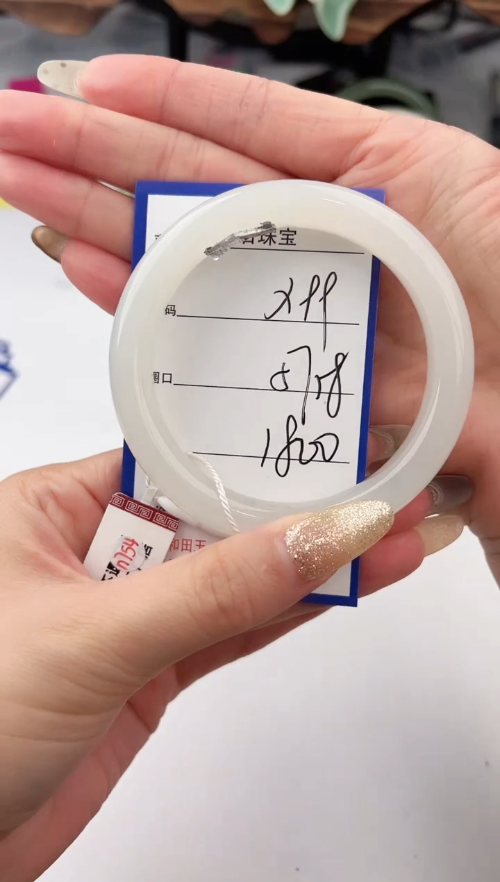 未镶嵌手镯和田玉99颜色微差无瑕疵