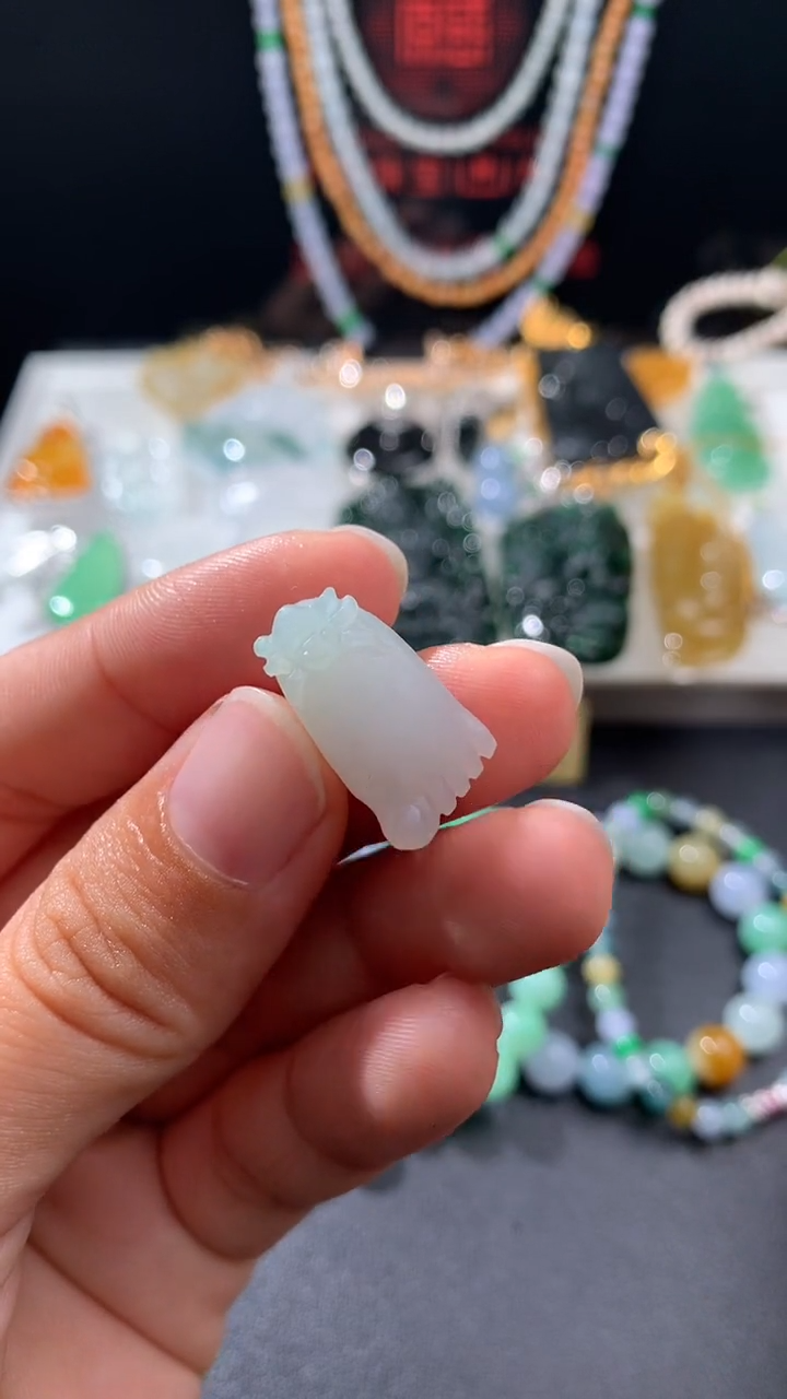 未镶嵌定制翡翠像****?      