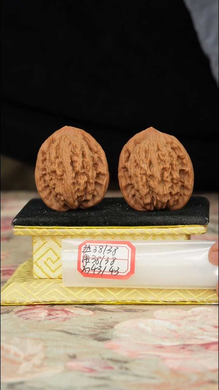 【闪购商品】文玩核桃把件麦穗虎头有修