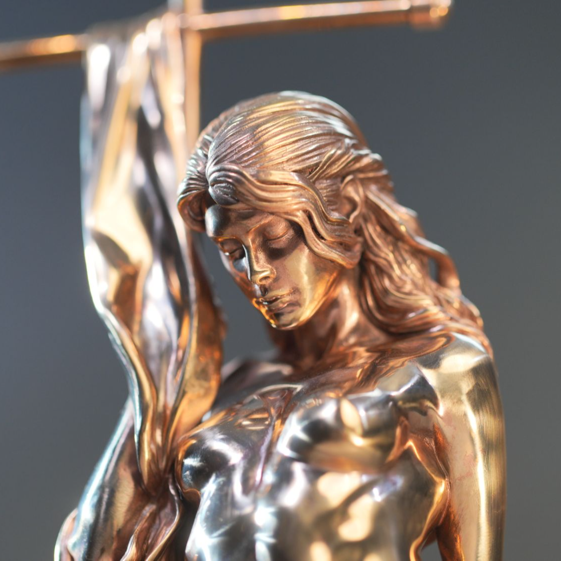 墨生潮流铜雕像十字架手办女王青铜紫铜收藏品艺术品高颜值