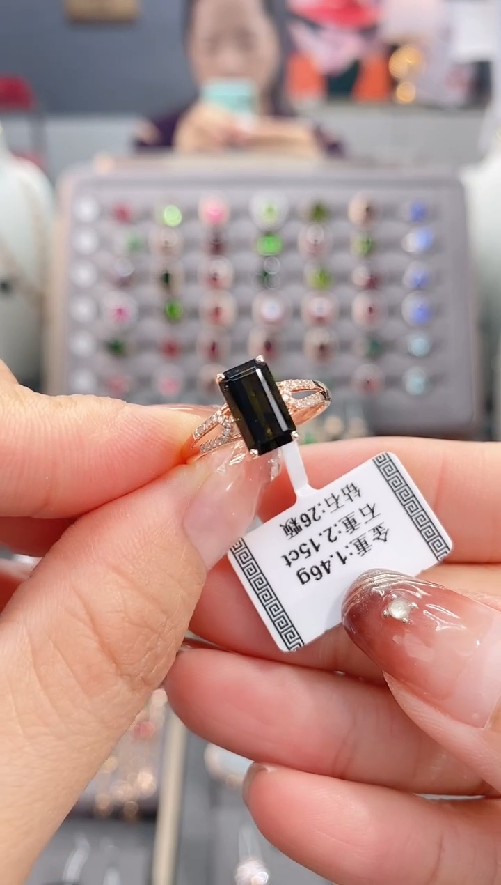 18K金镶嵌戒指碧玺2.15